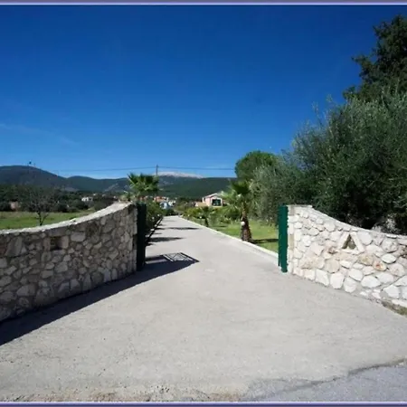 Διαμέρισμα Dafni *